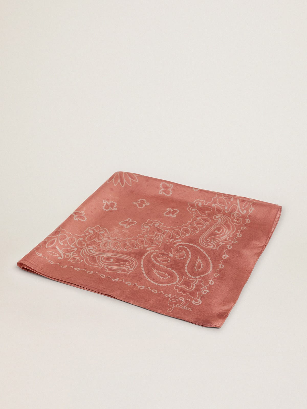 Old-rose-colored Golden Collection scarf with paisley pattern