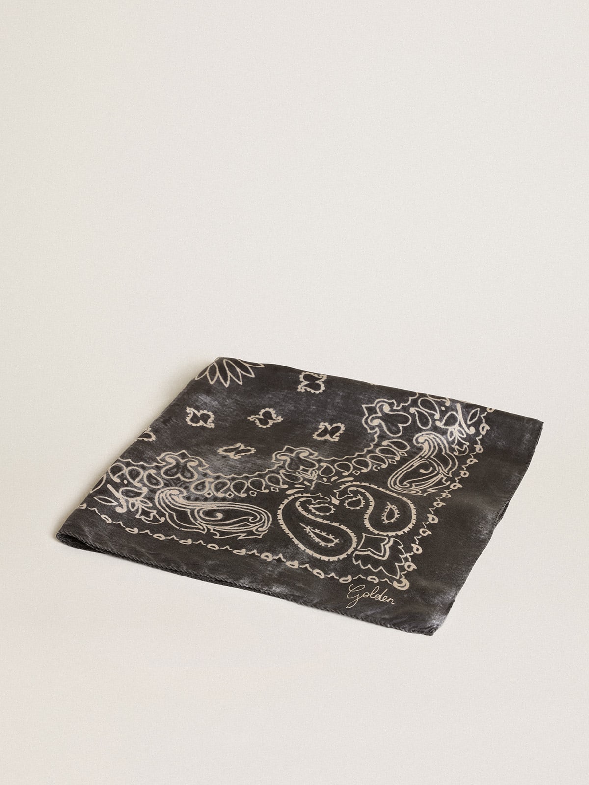 Golden Collection scarf in anthracite gray with paisley pattern