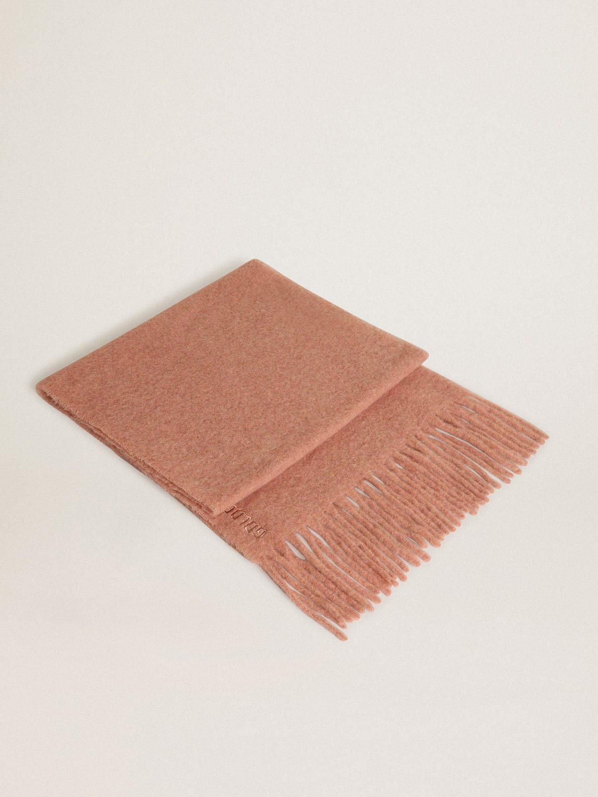 Powder-pink wool scarf with fringing and tone-on-tone 'Golden' lettering
