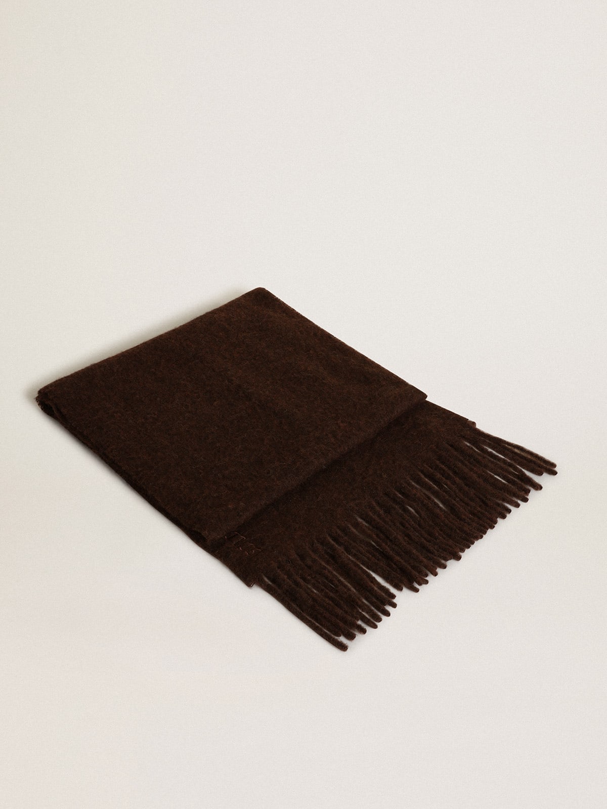 Coffee-colored wool scarf with fringing and tone-on-tone 'Golden' lettering